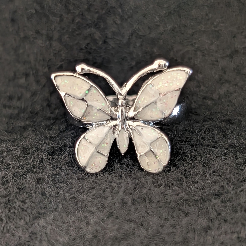 BUTTERFLY STATEMENT RING.